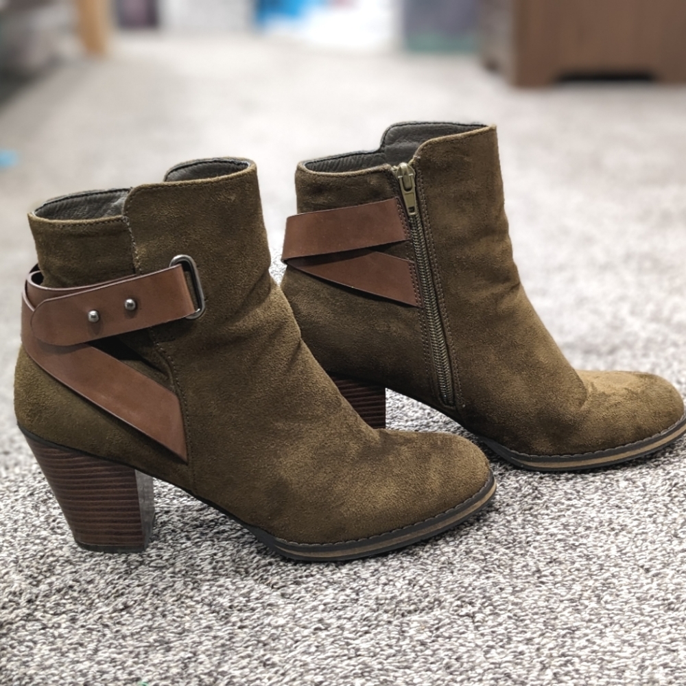 JustFab Sage Green Ankle Boots, sz 8.5